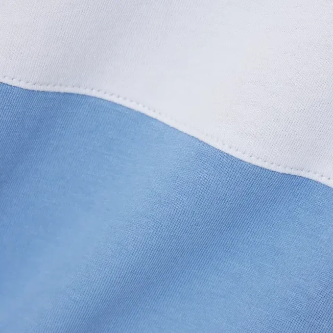 Bawełniany T-shirt z kolorowymi wstawkami Bawełniany T-shirt z kolorowymi wstawkami