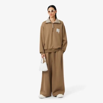 Bluza z wysokim kołnierzem, zamkiem błyskawicznym i naszywką z motywem z wybiegu