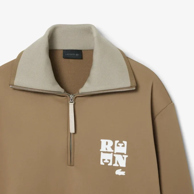 Bluza z wysokim kołnierzem, zamkiem błyskawicznym i naszywką z motywem z wybiegu