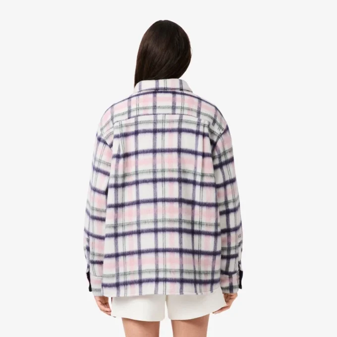 Damską oversize’ową pikowaną wełnianą koszulę Damską oversize’ową pikowaną wełnianą koszulę