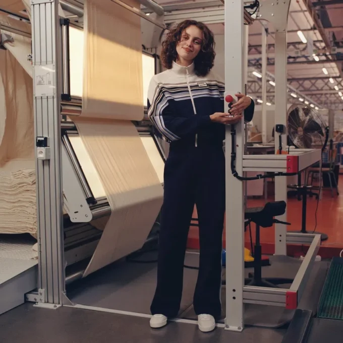 Damska bluza zapinana na zamek, wyprodukowana we Francji Damska bluza zapinana na zamek, wyprodukowana we Francji