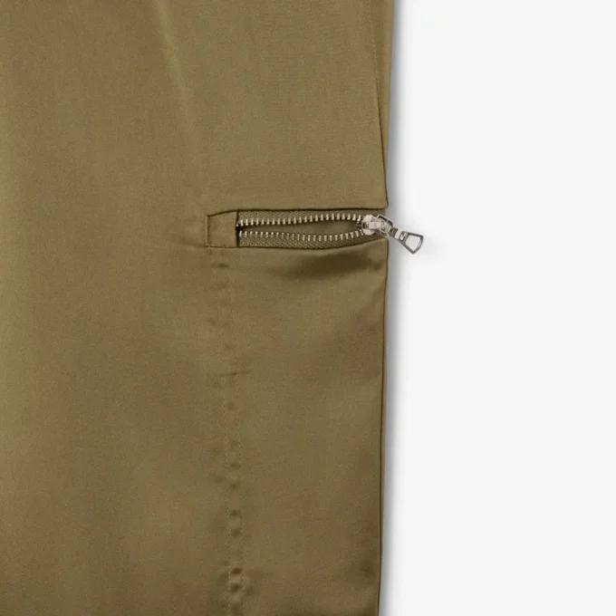Damskie oversize’owe satynowe spodnie dresowe Damskie oversize’owe satynowe spodnie dresowe