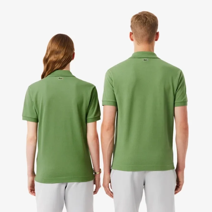Klasyczny krój z wytłoczonym logo na koszulce Polo