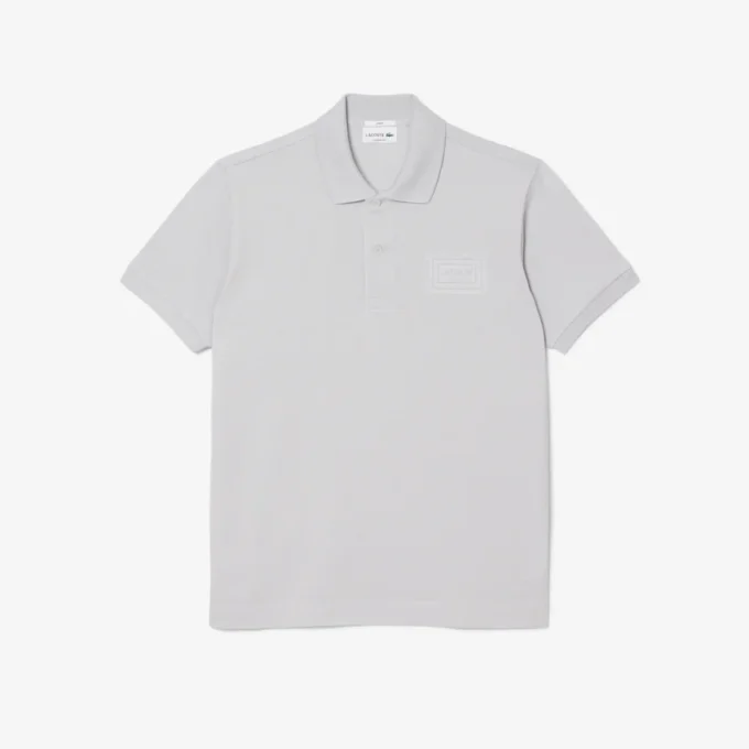 Klasyczny krój z wytłoczonym logo na koszulce Polo