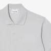 Klasyczny krój z wytłoczonym logo na koszulce Polo