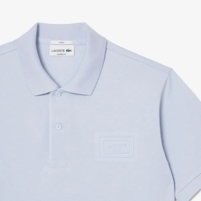 Klasyczny krój z wytłoczonym logo na koszulce Polo