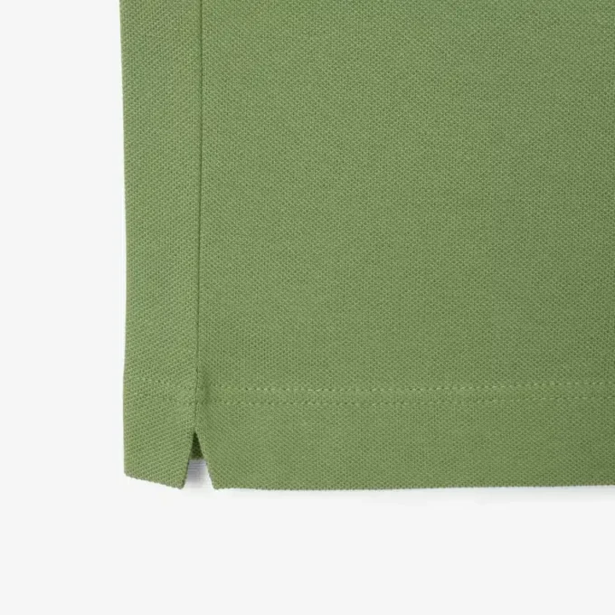 Klasyczny krój z wytłoczonym logo na koszulce Polo