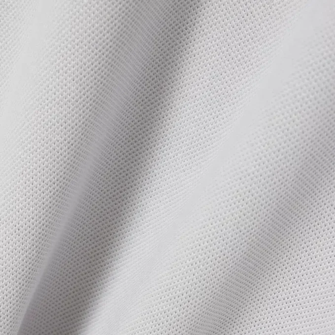 Klasyczny krój z wytłoczonym logo na koszulce Polo