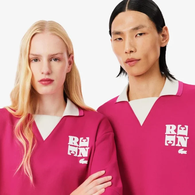 Koszulka Polo oversize z satyny z naszywką z wybiegu Koszulka Polo oversize z satyny z naszywką z wybiegu