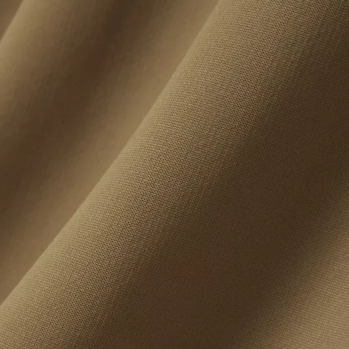 Koszulka Polo oversize z satyny z naszywką z wybiegu Koszulka Polo oversize z satyny z naszywką z wybiegu