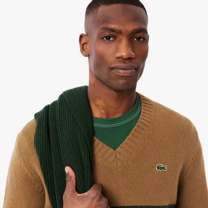 Męski sweter z wełny w paski z dekoltem w serek Męski sweter z wełny w paski z dekoltem w serek