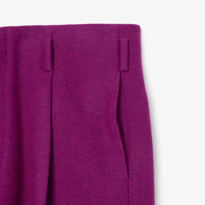Spodnie z wełny slubowej o szerokim kroju z kolekcji Runway