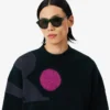 Sweter z graficznym wzorem w stylu z wybiegu