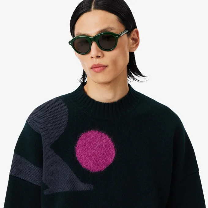 Sweter z graficznym wzorem w stylu z wybiegu