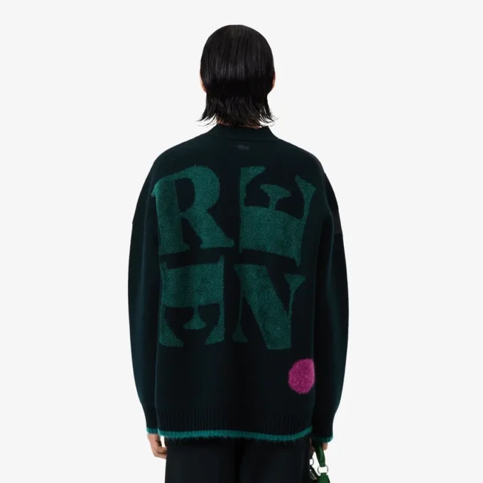 Sweter z graficznym wzorem w stylu z wybiegu