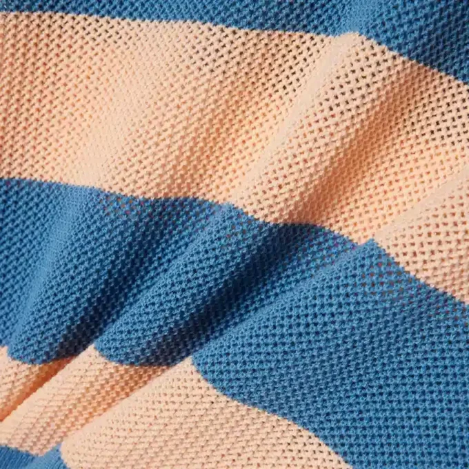 Sweter z kołnierzem koszulki Polo z dzianiny siateczkowej w paski Sweter z kołnierzem koszulki Polo z dzianiny siateczkowej w paski