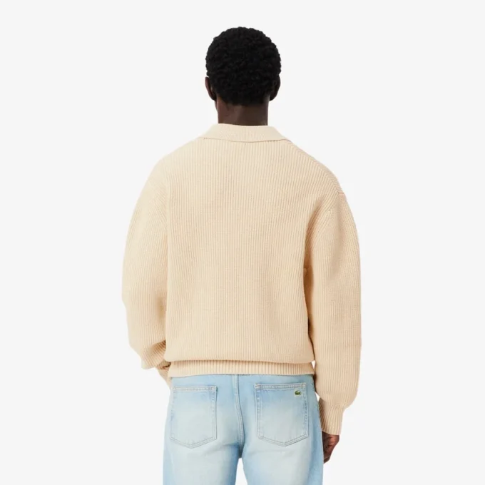 Sweter z kołnierzem koszulki Polo z prążkowanym wykończeniem w kolorze perłowym
