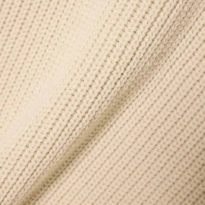 Sweter z kołnierzem koszulki Polo z prążkowanym wykończeniem w kolorze perłowym