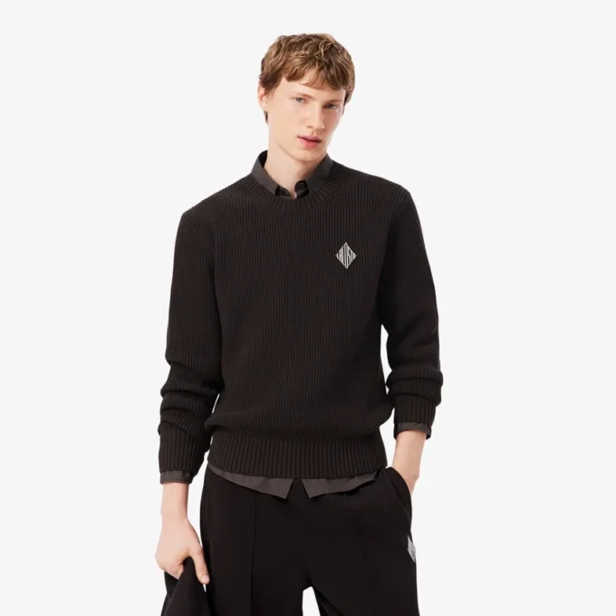 Sweter z naszywką z dzianiny w prążki