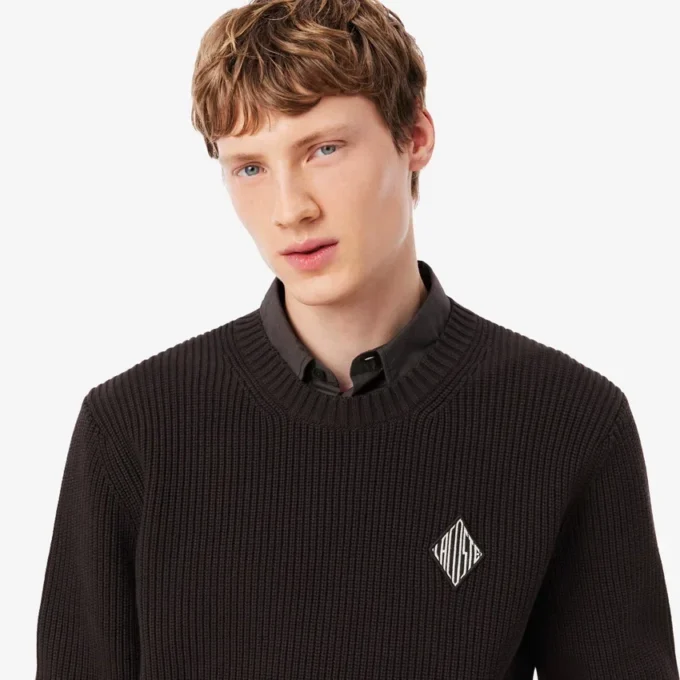 Sweter z naszywką z dzianiny w prążki
