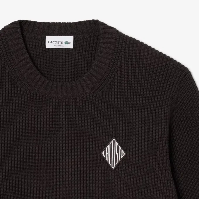 Sweter z naszywką z dzianiny w prążki