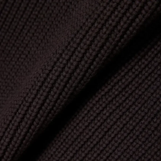 Sweter z naszywką z dzianiny w prążki