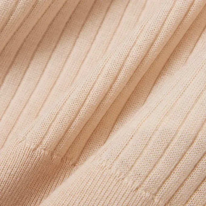 Sweter z wełny merynosowej z kołnierzem Polo i dzianiną 3D Sweter z wełny merynosowej z kołnierzem Polo i dzianiną 3D
