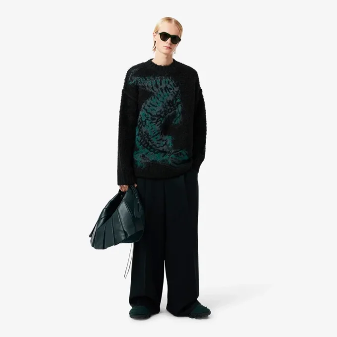 Sweter z wzorem krokodyla w stylu z wybiegu
