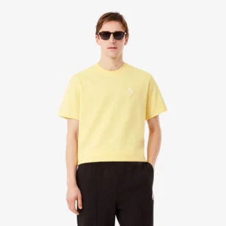 T-shirt o klasycznym kroju z dużą naszywką