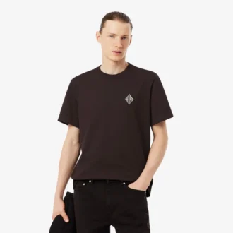 T-shirt o klasycznym kroju z dużą naszywką