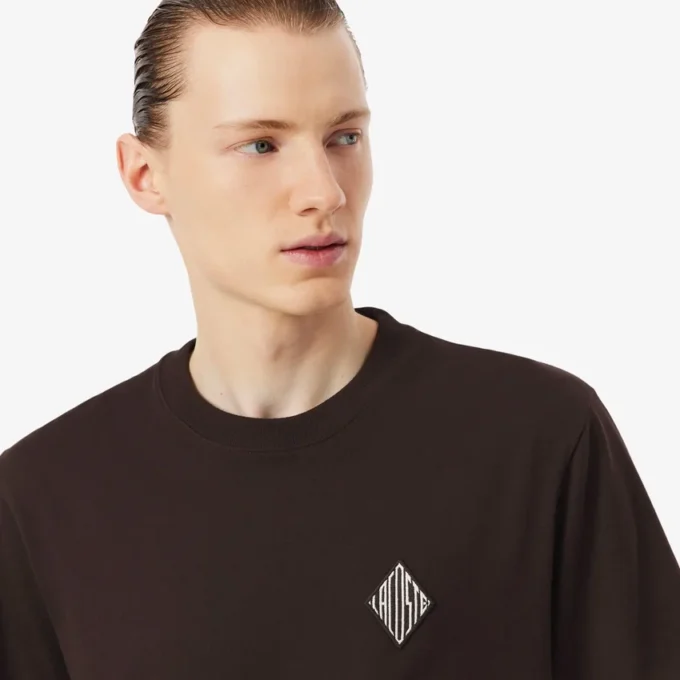 T-shirt o klasycznym kroju z dużą naszywką T-shirt o klasycznym kroju z dużą naszywką